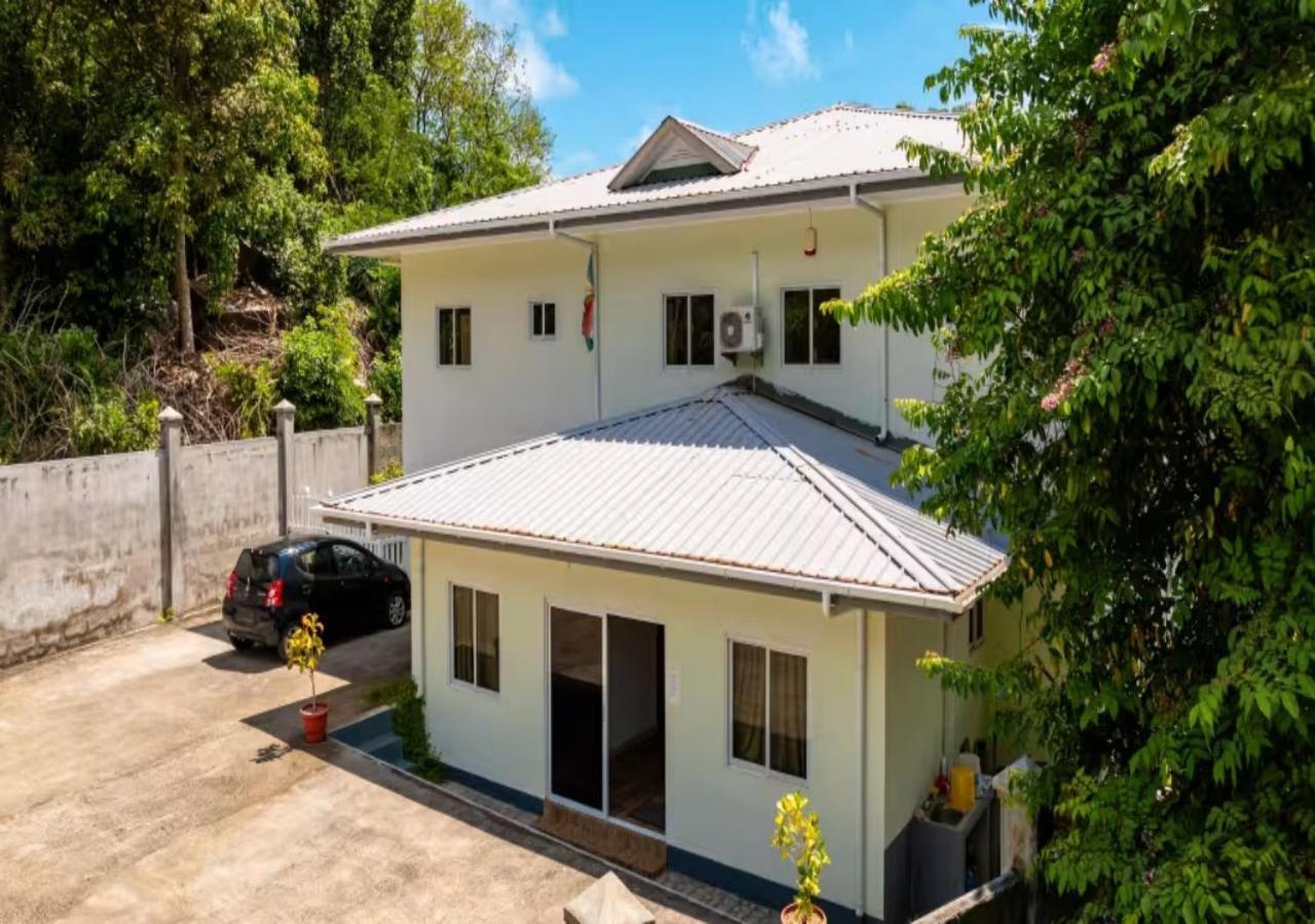 Dovass Self Catering Apartments Takamaka Exterior foto